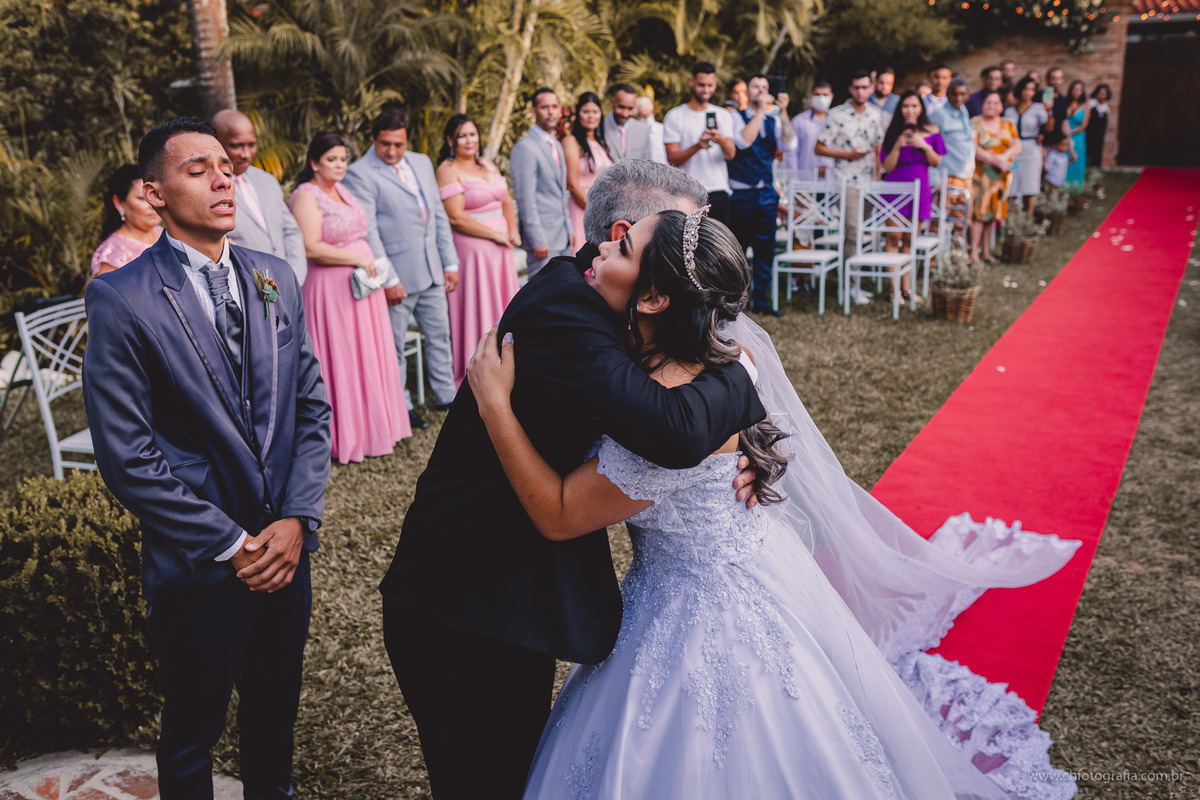 Entrada da noiva com seu pai, foto do pai entregando a noiva