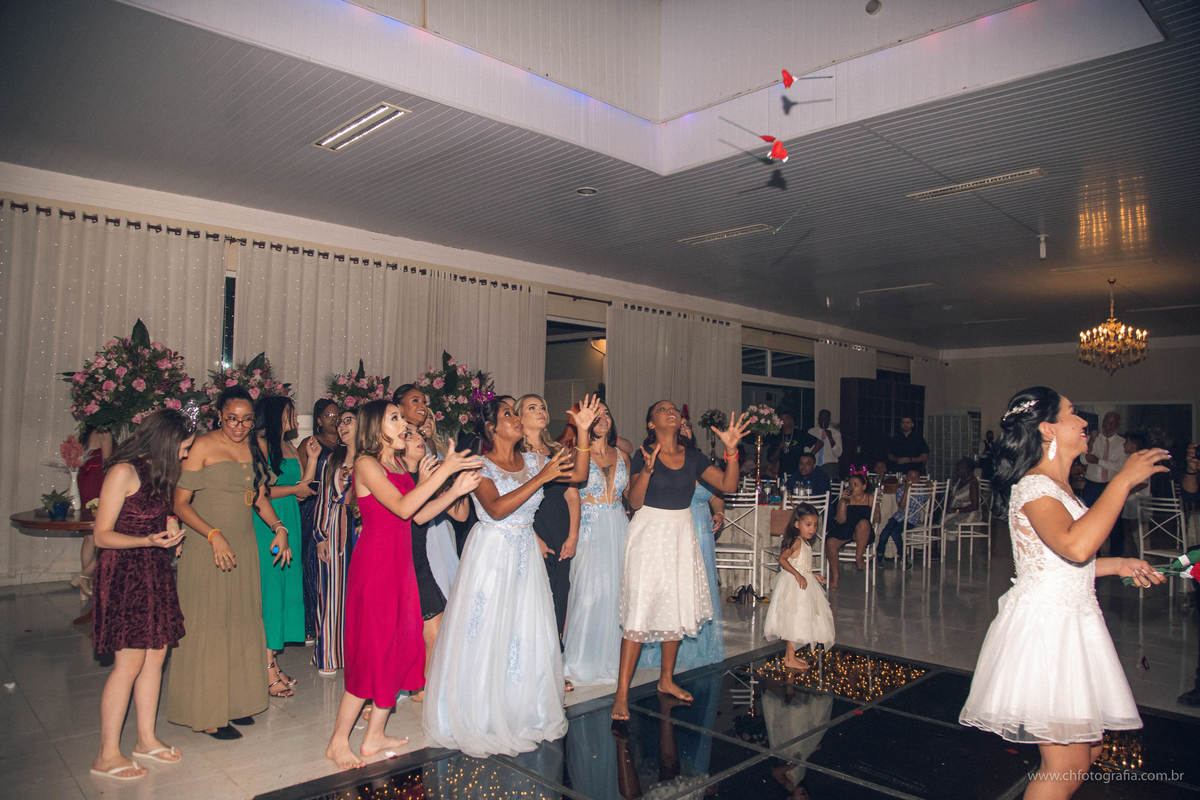 Momento do buque da noiva