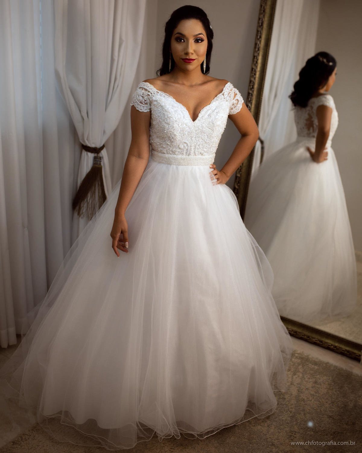 making off da noiva, local Atelier Julia Candreva, noiva pronta para sair para cerimonia 