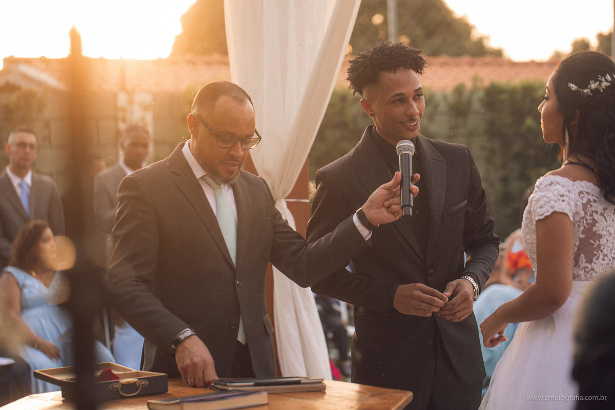 Foto de casamento, casamento na Chácara Recanto Realize, foto do momento do sim, troca de aliança