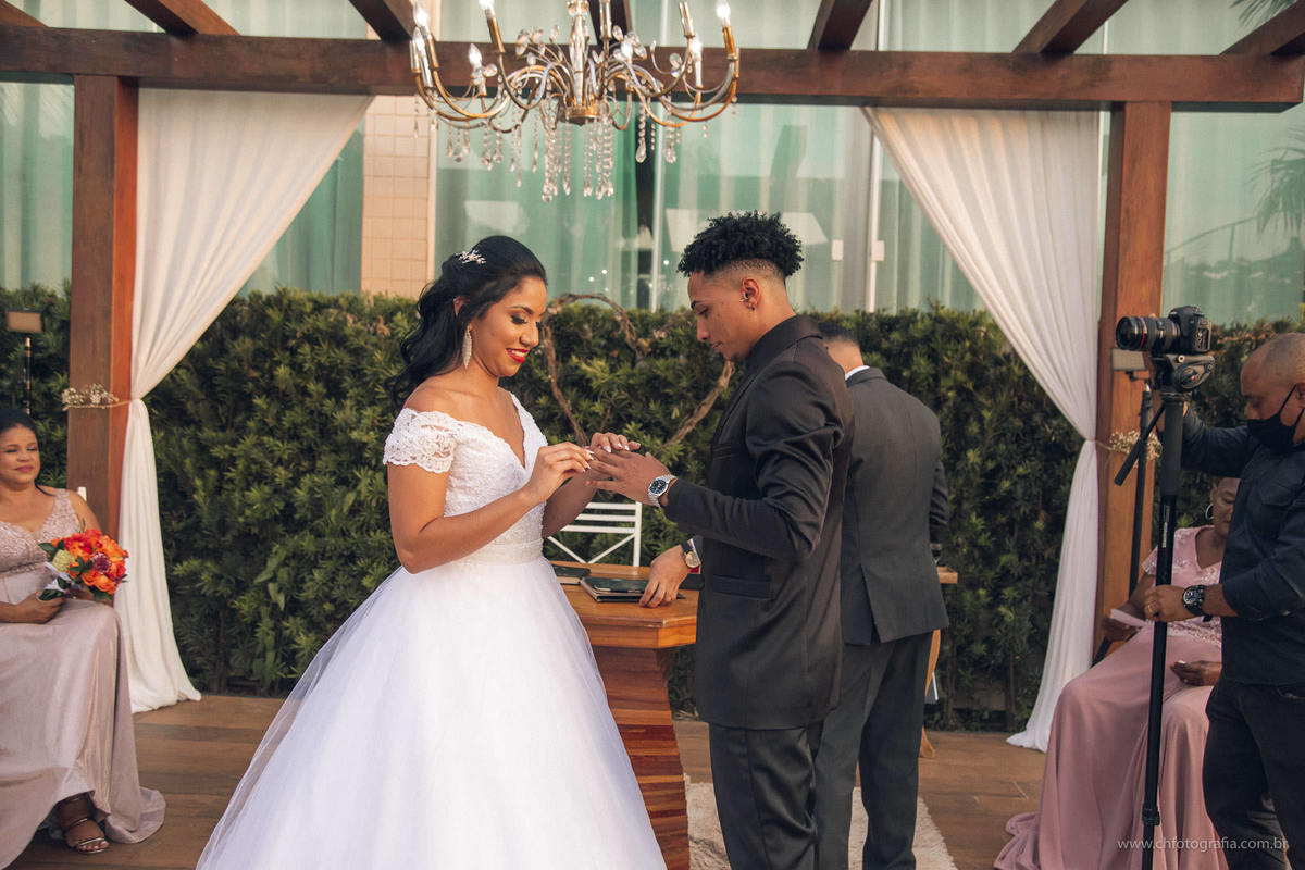 Foto de casamento, casamento na Chácara Recanto Realize, foto do momento do sim, troca de aliança