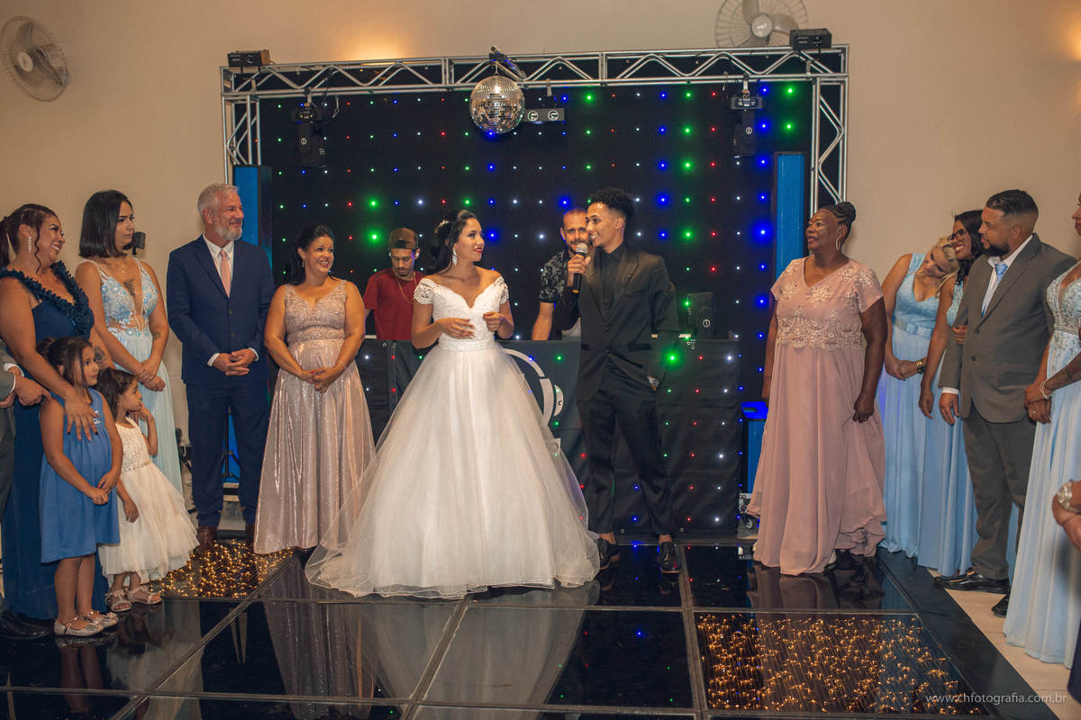 noivo agradece os convidados 