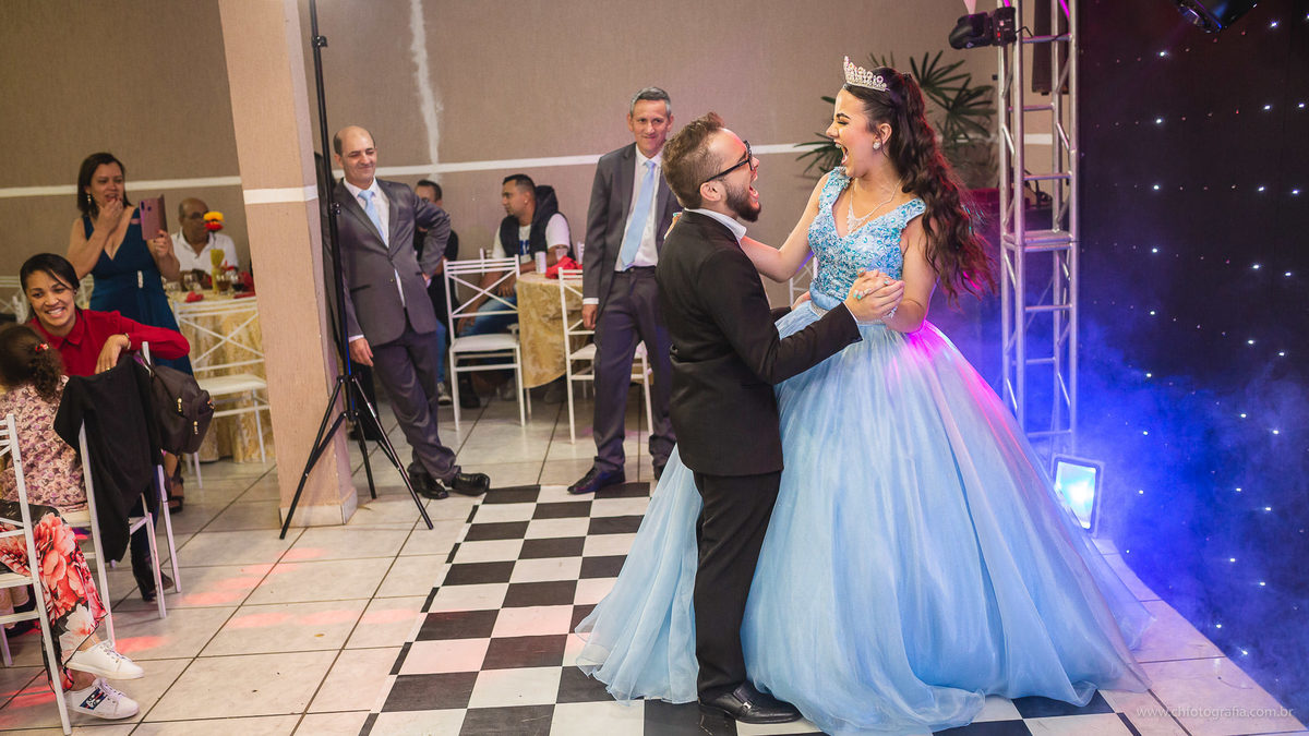 Valsa de 15 anos, valsa de debutante, debutante com o principe