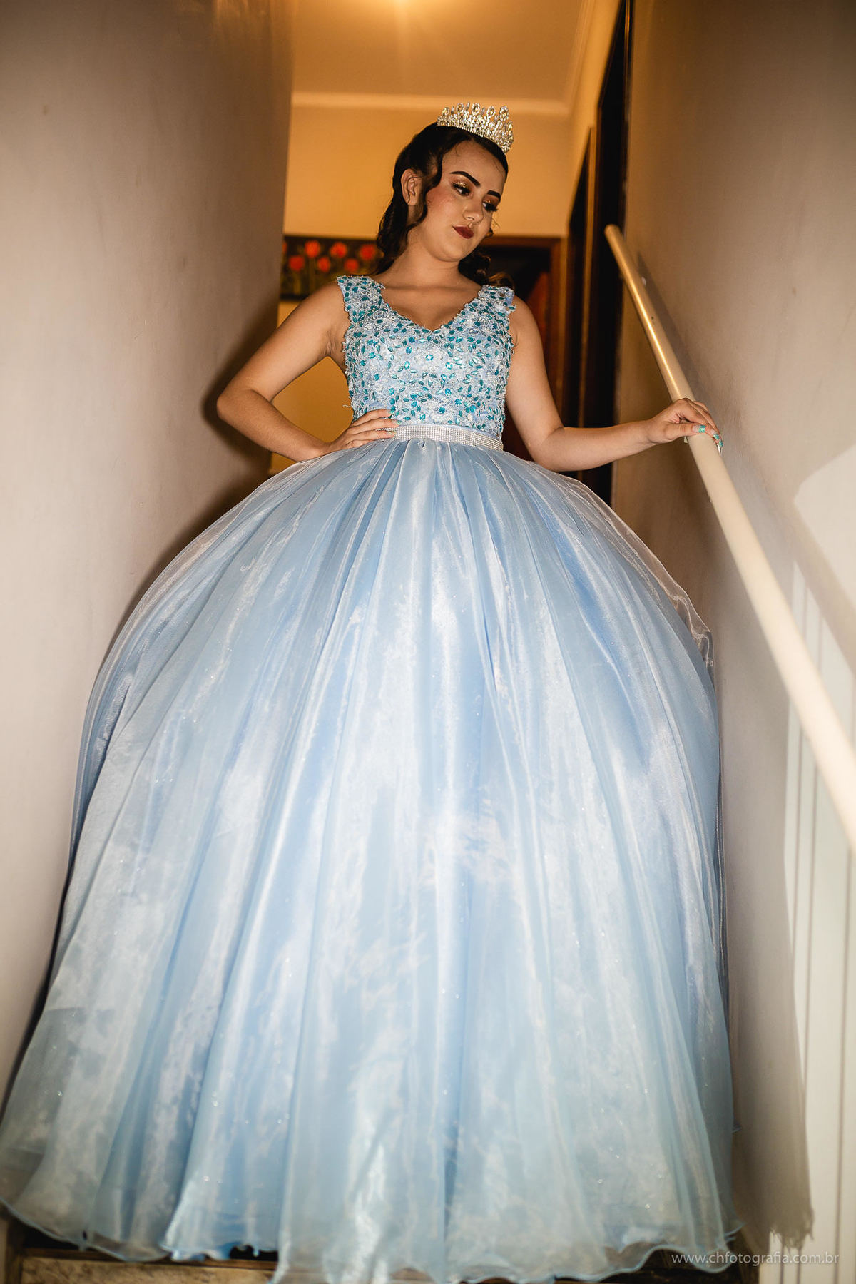 Making off da debutante, fotos de maquiagem de 15 anos, foto de vestido de debutante, fotos de vestido de 15 anos, debutante na escada