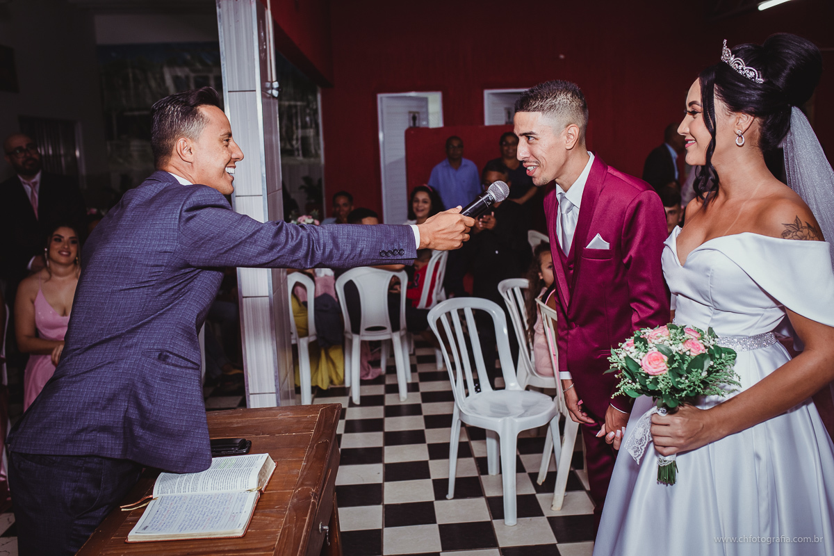 Foto da entrada da noiva, casamento, Chácara Recanto das orquídeas, buque de noiva, momento do sim