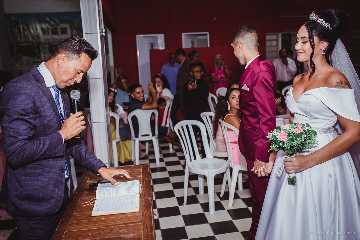 Foto da entrada da noiva, casamento, Chácara Recanto das orquídeas, buque de noiva, momento do sim