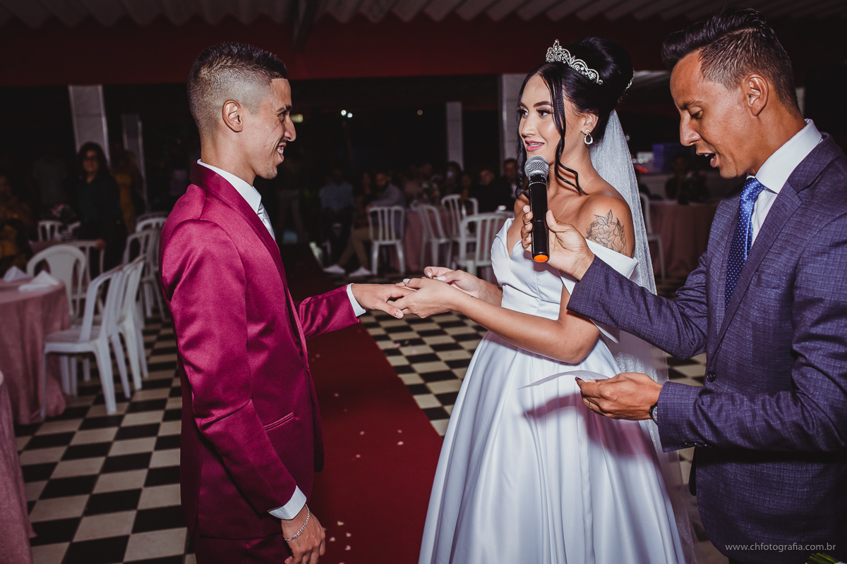 Foto da entrada da noiva, casamento, Chácara Recanto das orquídeas, buque de noiva, momento do sim