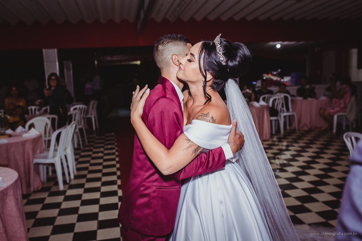 Foto da entrada da noiva, casamento, Chácara Recanto das orquídeas, buque de noiva, momento do sim