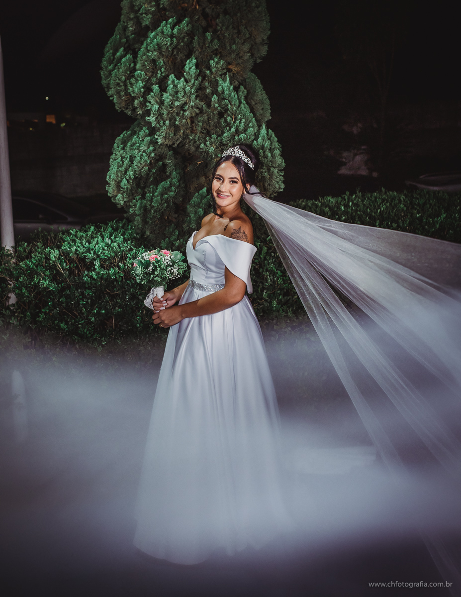 Ensaio thash the dress,  ensaio pos casamento em chacara, local para casamento Chácara Recanto das orquídeas, retrato de noiva, noiva segurando buque