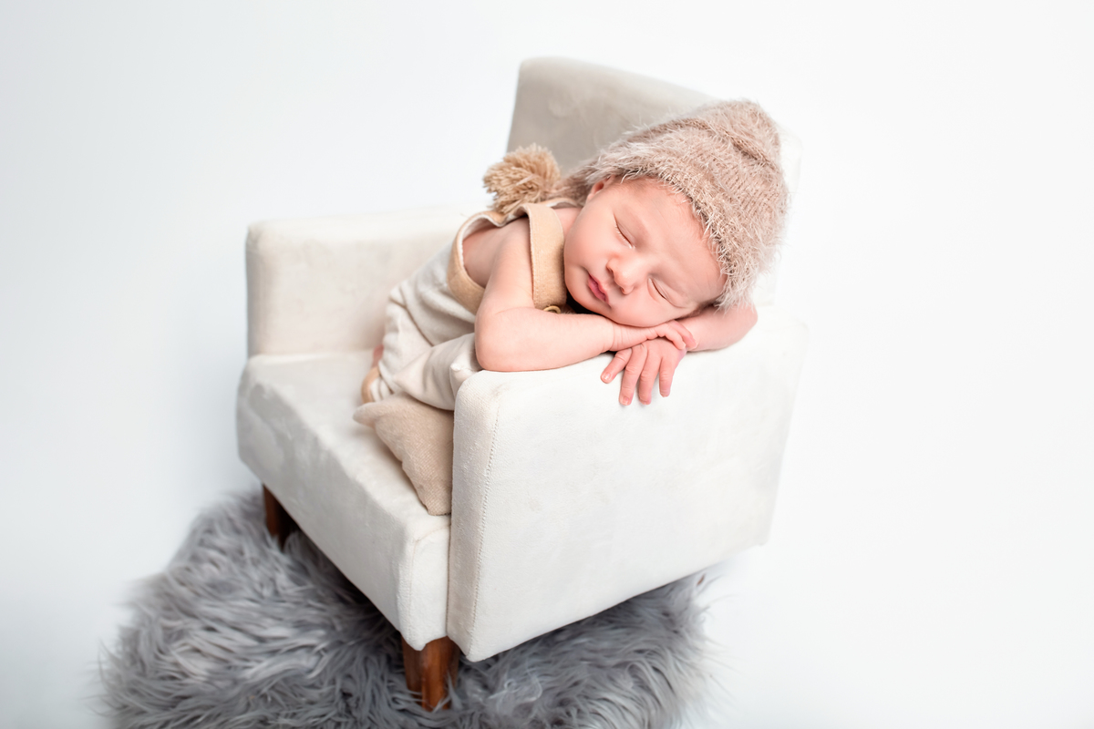 Branco + Poltrona Bege