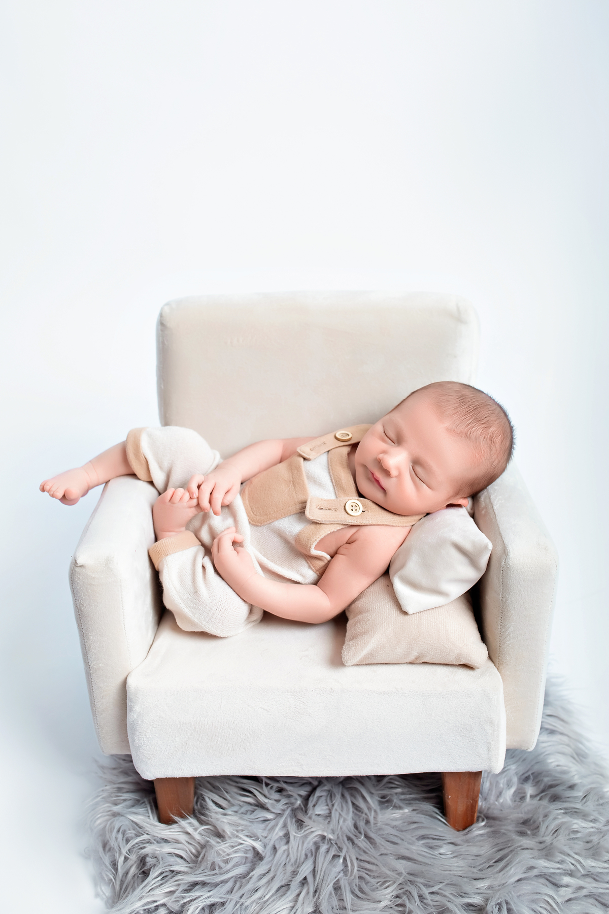 Branco + Poltrona Bege