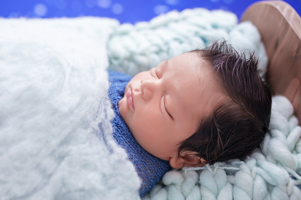 Azul estrelado + Berço de madeira