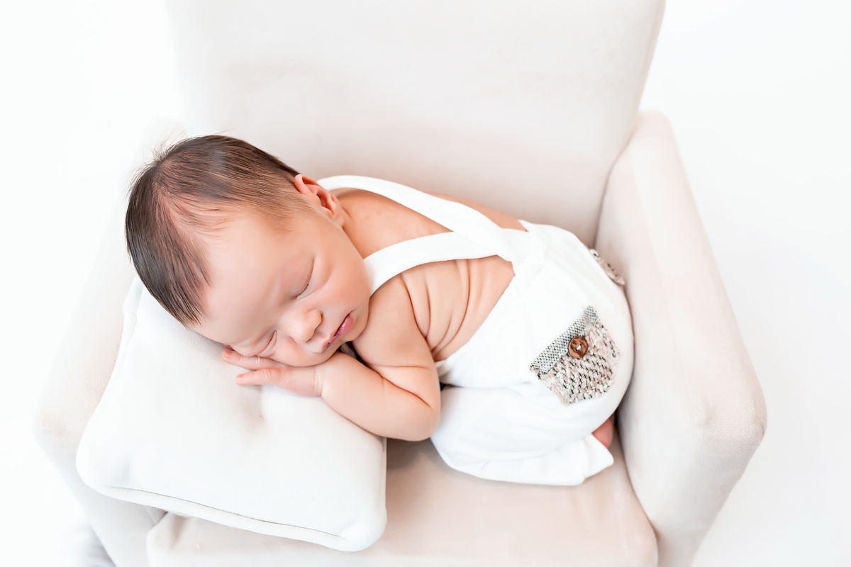 Branco + Poltrona Bege