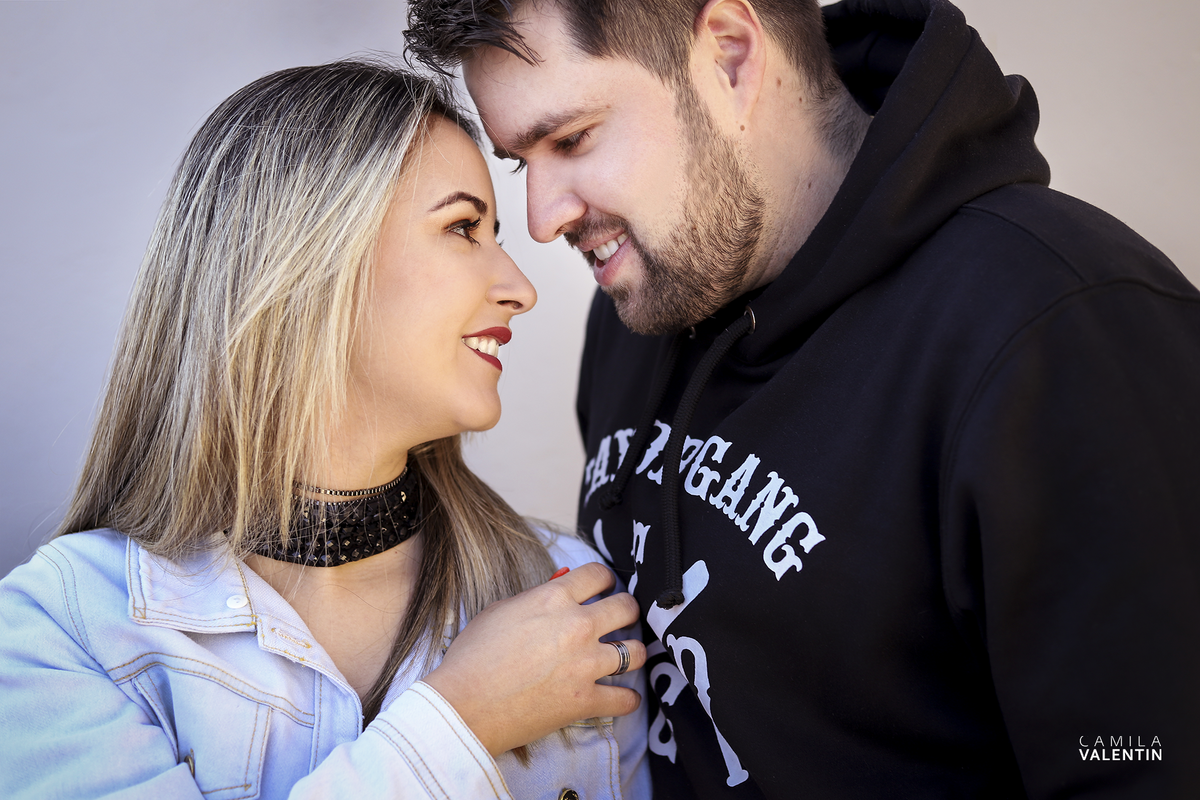 Ensaio fotográfico de casal, na cidade de Cerquilho/SP, pela fotógrafa de famílias, ensaios e eventos, Camila Valentin.