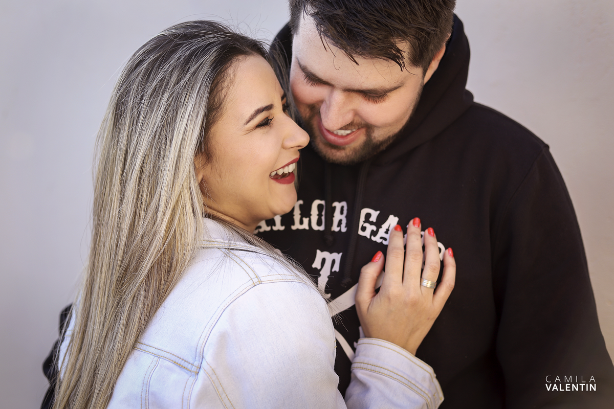 Ensaio fotográfico de casal, na cidade de Cerquilho/SP, pela fotógrafa de famílias, ensaios e eventos, Camila Valentin.