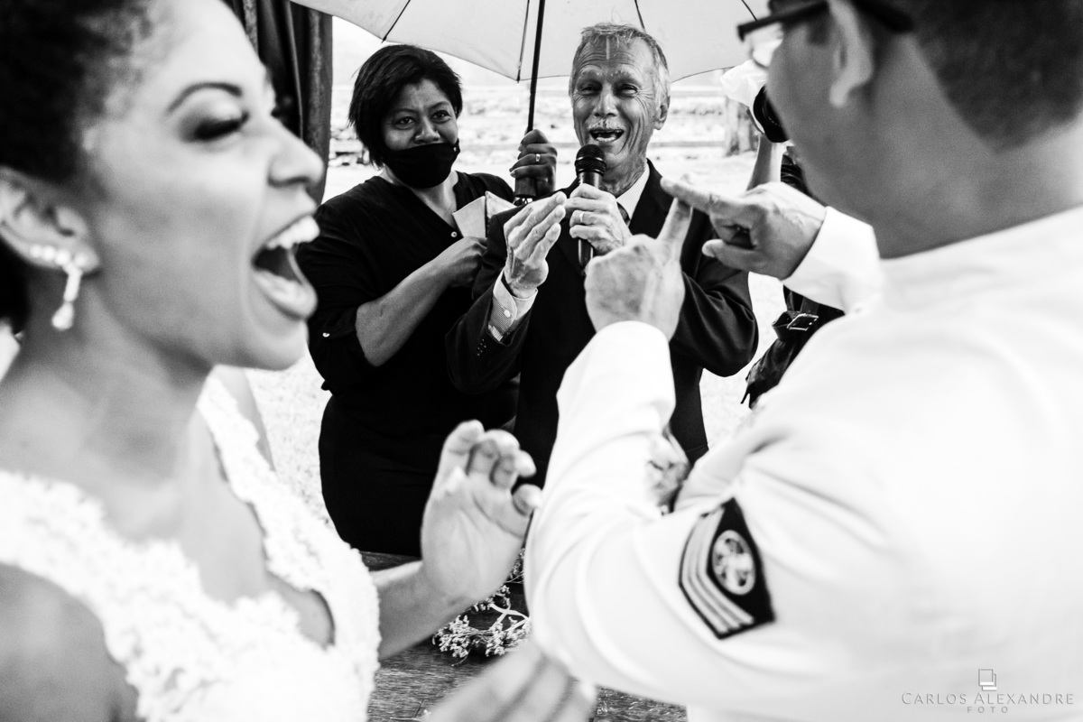 pastor diz que os noivos vão se separar e todos caem na gargalhada