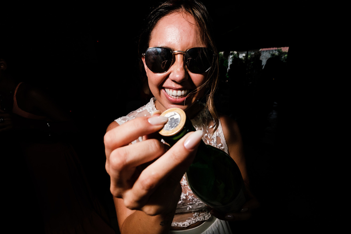 noiva ganha moeda de 1 real na gravata