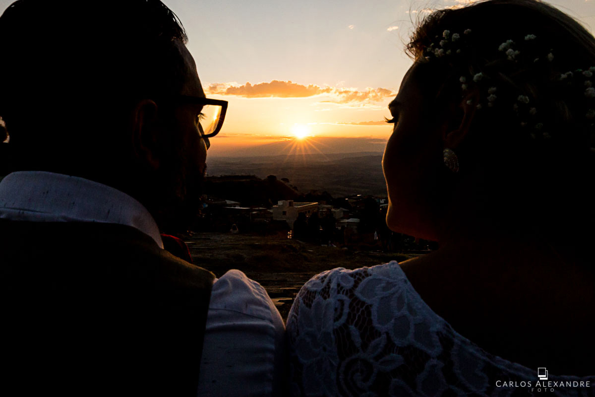 olhares se cruzando ao por do sol