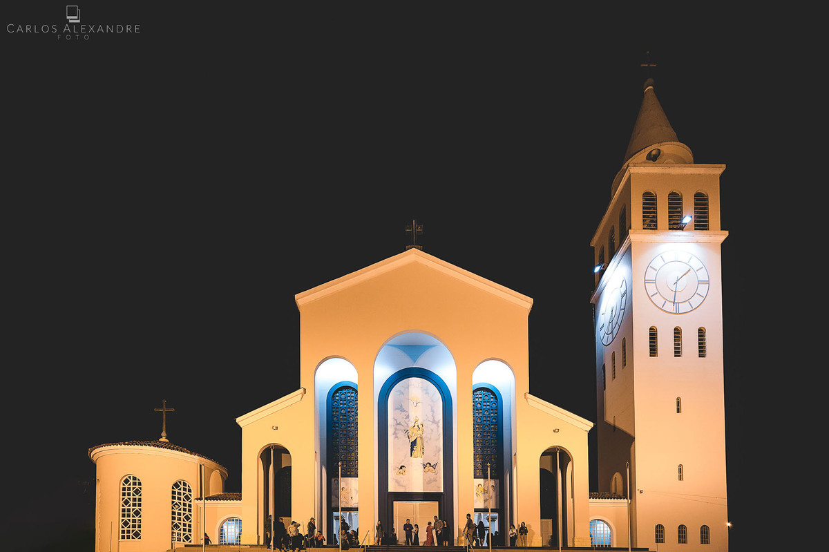 linda paróquia nossa senhora da saúde em lambari casamento em lambari fotografado pelo fotografo de casamentos de três corações carlos alexandre foto