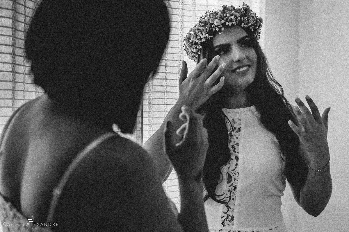 noiva chorando com sua mãe casamento ao ao livre em varginha fotografado por carlos alexandre foto fotografo de casamento em três corações