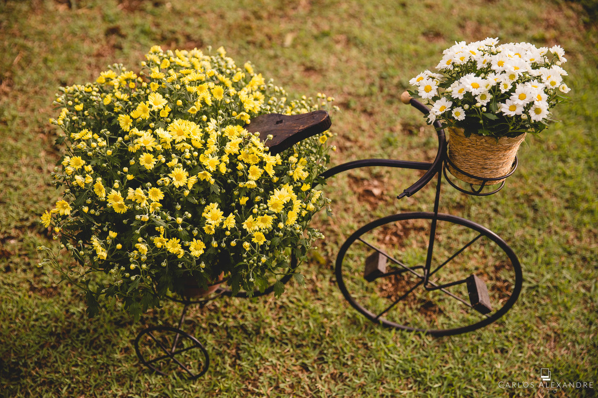 bicicleta retro no casamento ao ao livre em varginha fotografado por carlos alexandre foto fotografo de casamento em três corações