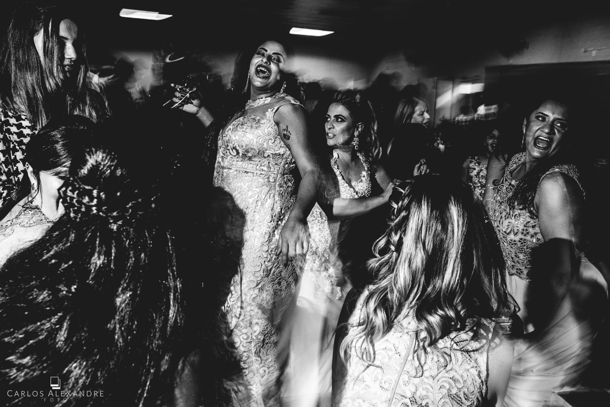 convidados se acabando e pirando na pista de dança, fotografado por carlos alexandre, da cidade de 3 corações, e sul de minas