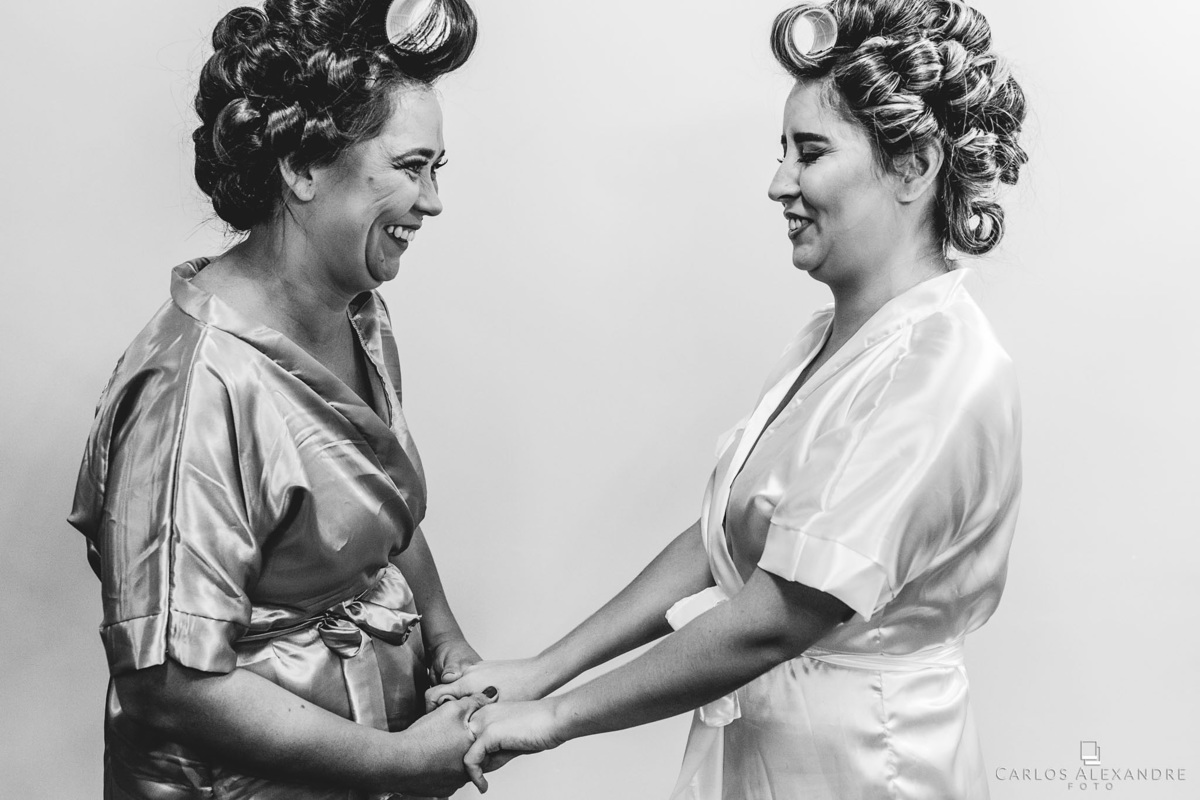 troca de afeto e energias entre mãe e filha que vai se casar, fotógrafo de casamentos Carlos Alexandre Fotografia Três Corações MG