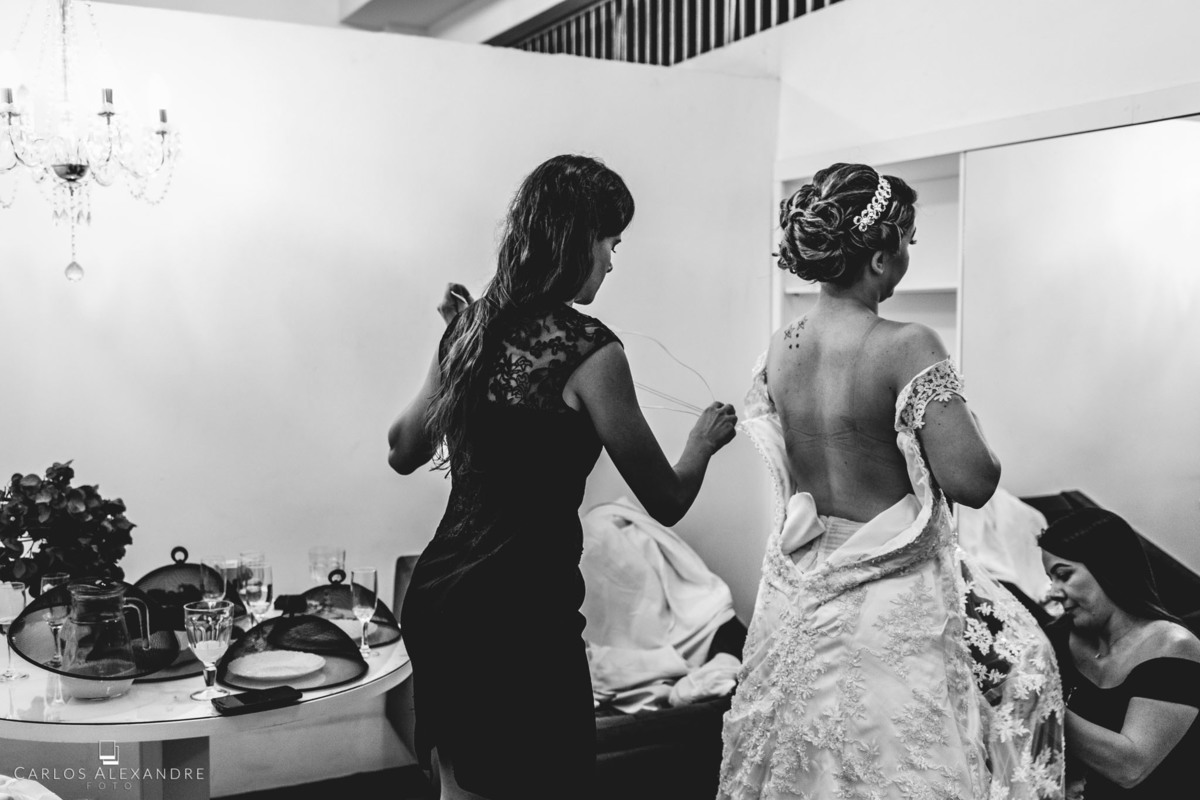 noiva sem o vestido, pelada, ainda de trocando, Carlos Alexandre foto de casamento tres coracoes sul de minas