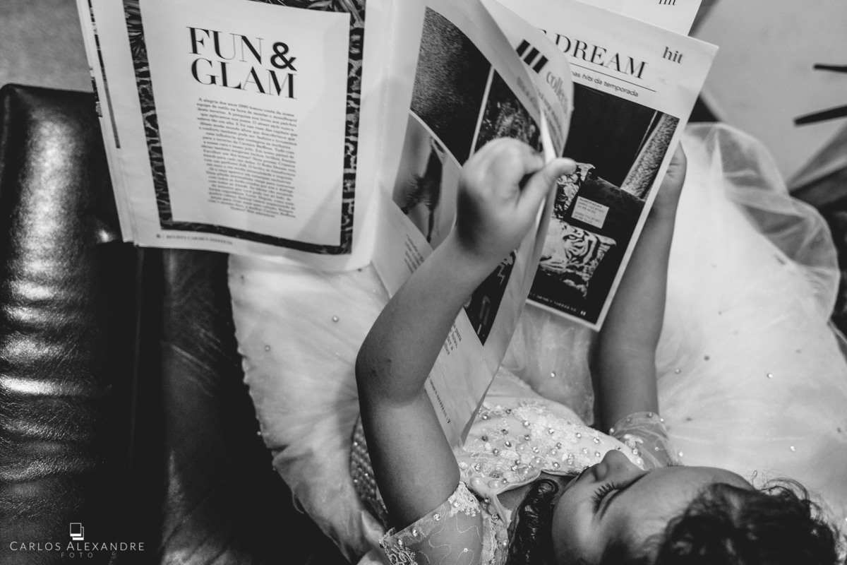 daminha lendo revista e fazendo bagunça no making of, Carlos Alexandre foto de casamento tres coracoes sul de minas
