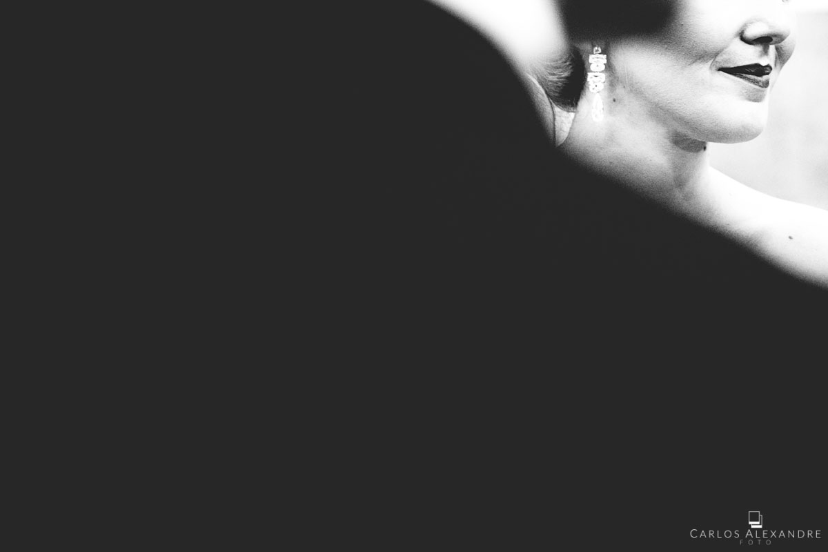 detalhe da boca da noiva no altar