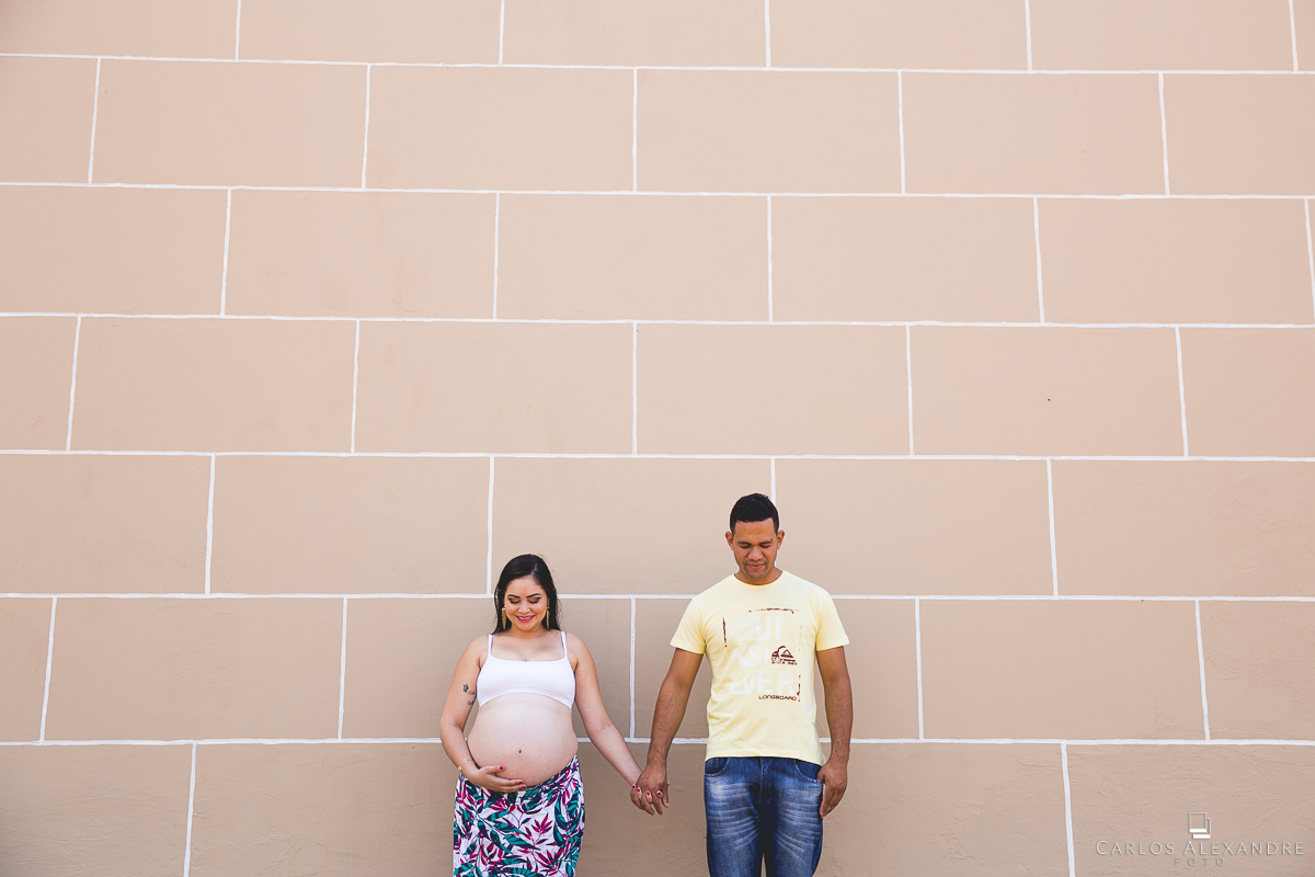 pensamentos e ansiedade dos pais em seu ensaio gestante em Colonia Santa Fé em Três Corações pelo fotógrafo de família Carlos Alexandre Foto