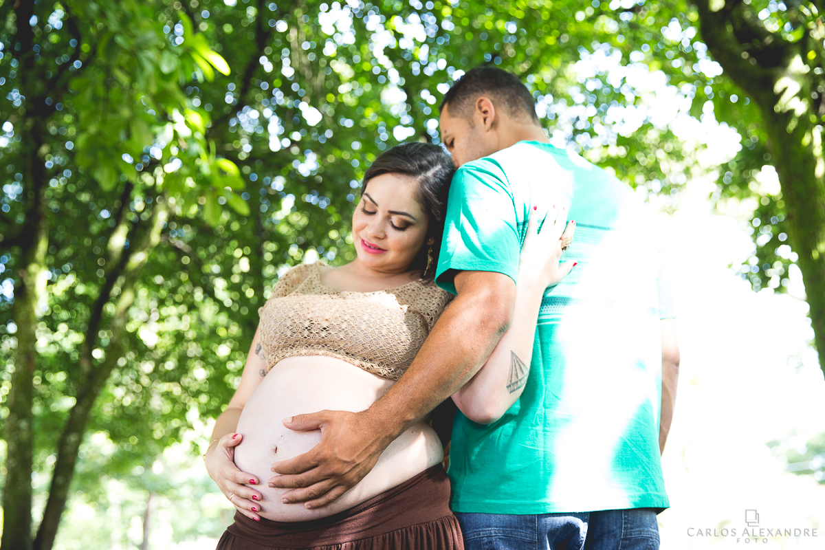 close dos pais do bebê em seu ensaio gestante em Colonia Santa Fé em Três Corações pelo fotógrafo de família Carlos Alexandre Foto