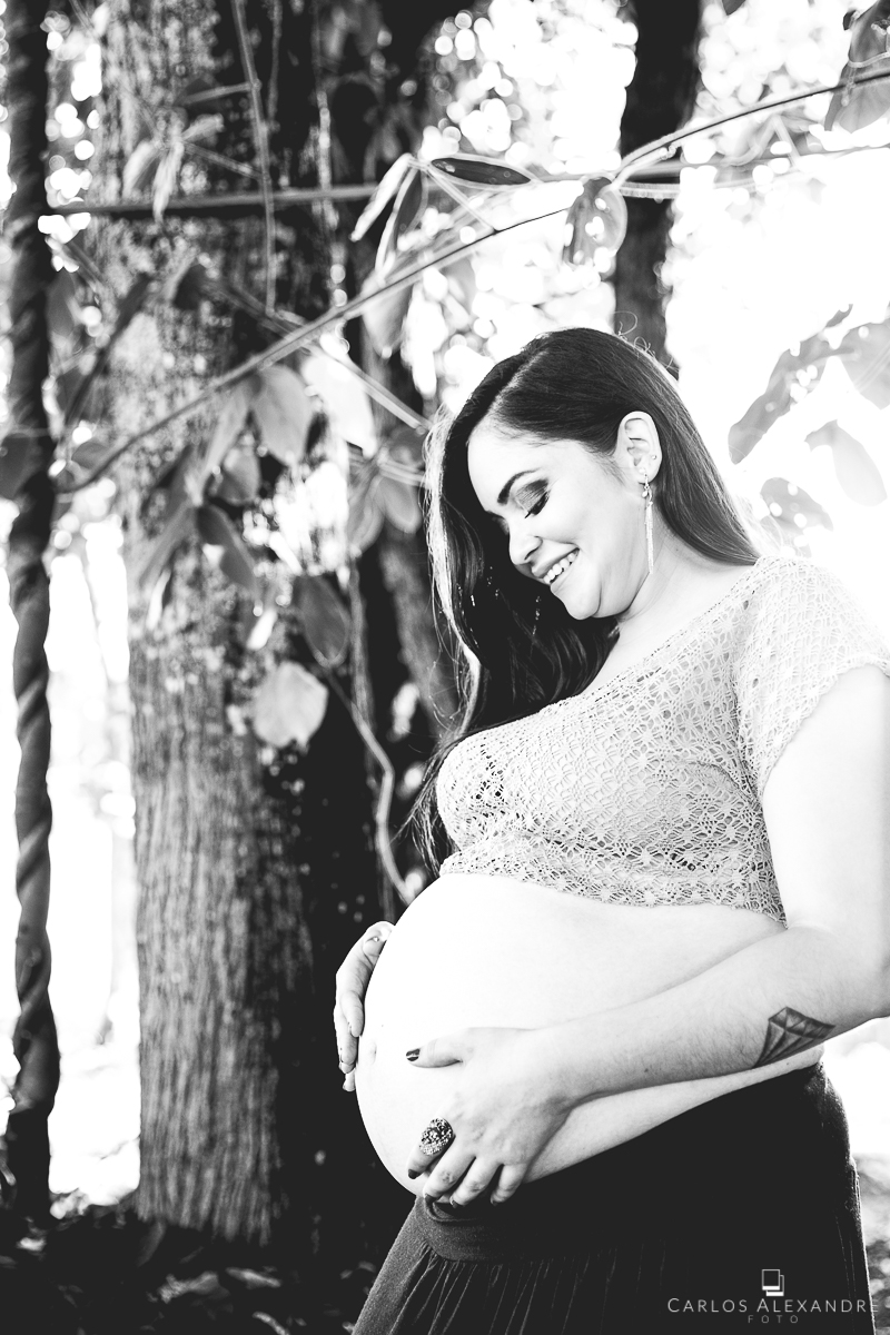 à espera da mãe em seu ensaio gestante em Colonia Santa Fé em Três Corações pelo fotógrafo de família Carlos Alexandre Foto