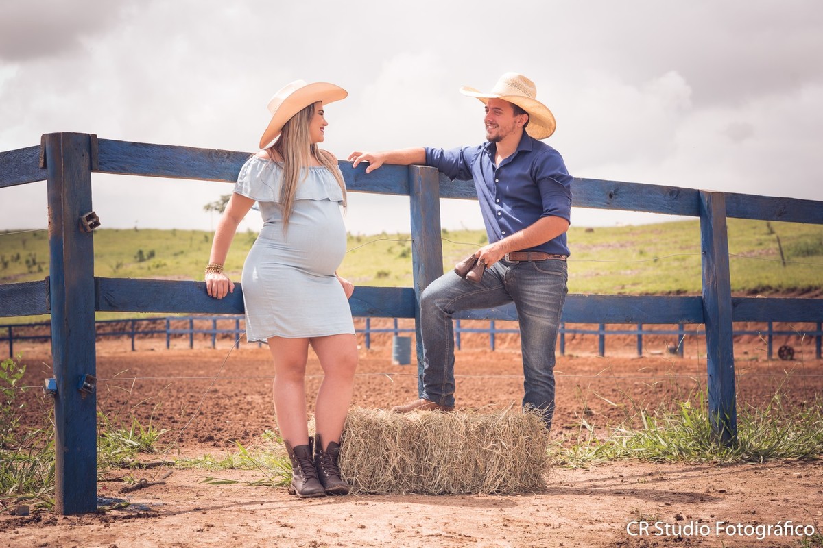 ensaio de gestante na fazenda