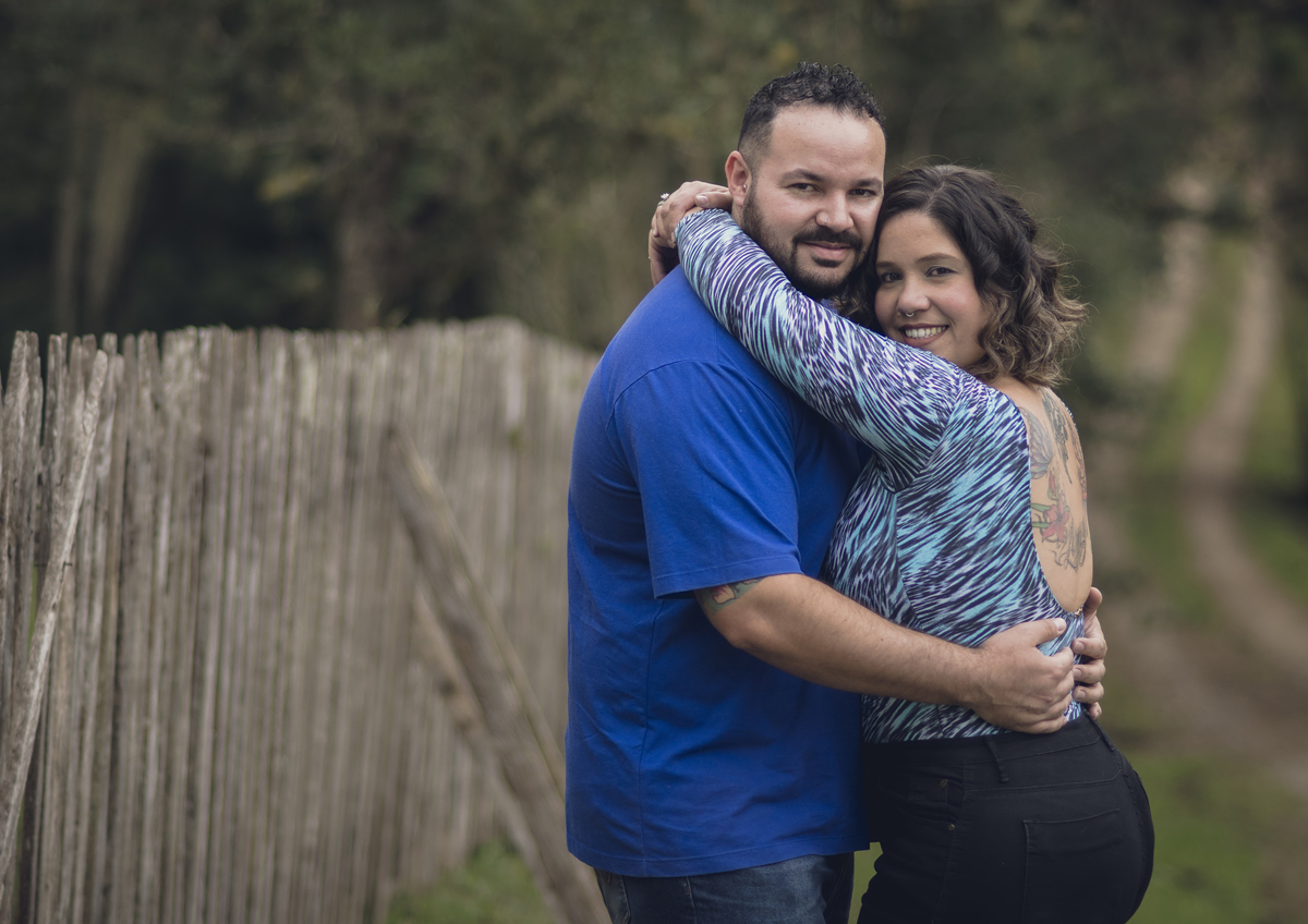 Até neste momento eu não sabia, mas logo fiquei sabendo que o Vagner tem uma mega tatu na costas. Já Maria já chegou com as costa de fora, e se você não sabe ela é tatuadora e das ótimas, tem um cuidado exemplar com seus clientes.