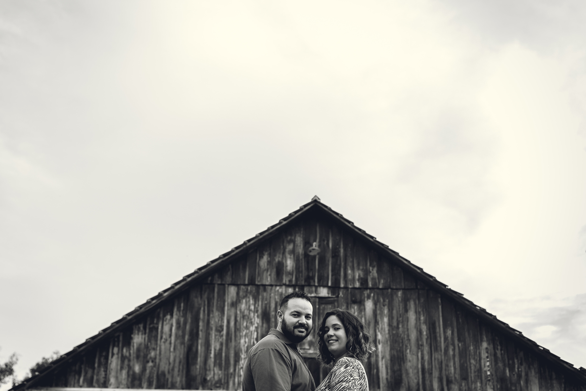 Nesta imagem flui influenciado por um fotógrafo português, Daniel Ribeiro, lembrei com uma certa nostalgia fiz ela originalmente em  preto e branco para já pensando neste final, adorei fotografar este casal, e com este encaixe, muito massa.