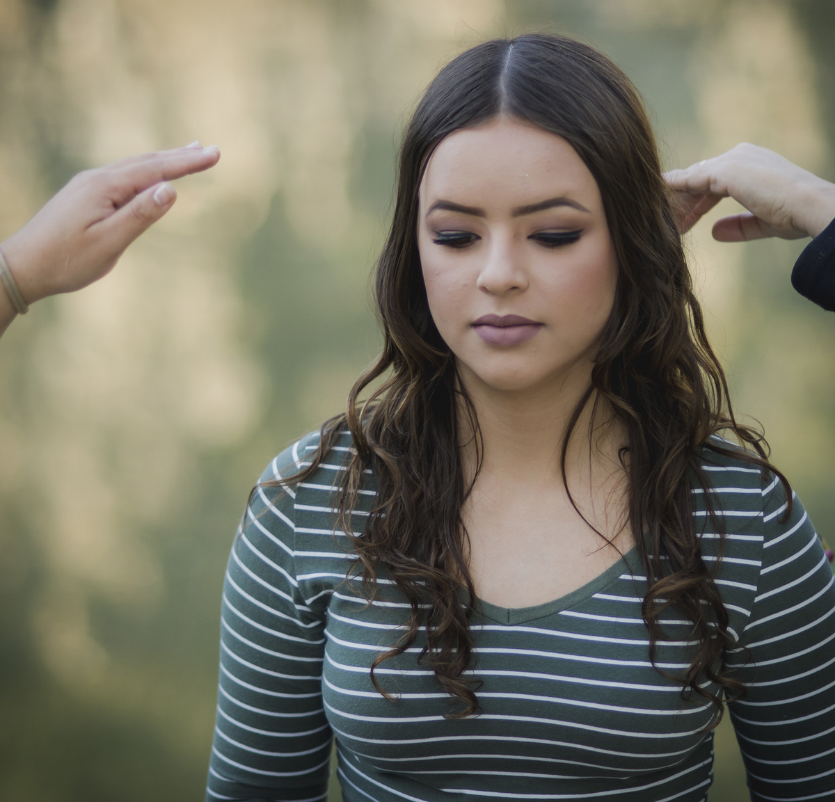 Cuidados com a modelo é fundamental e que obra de arte você lembra destes gestos?