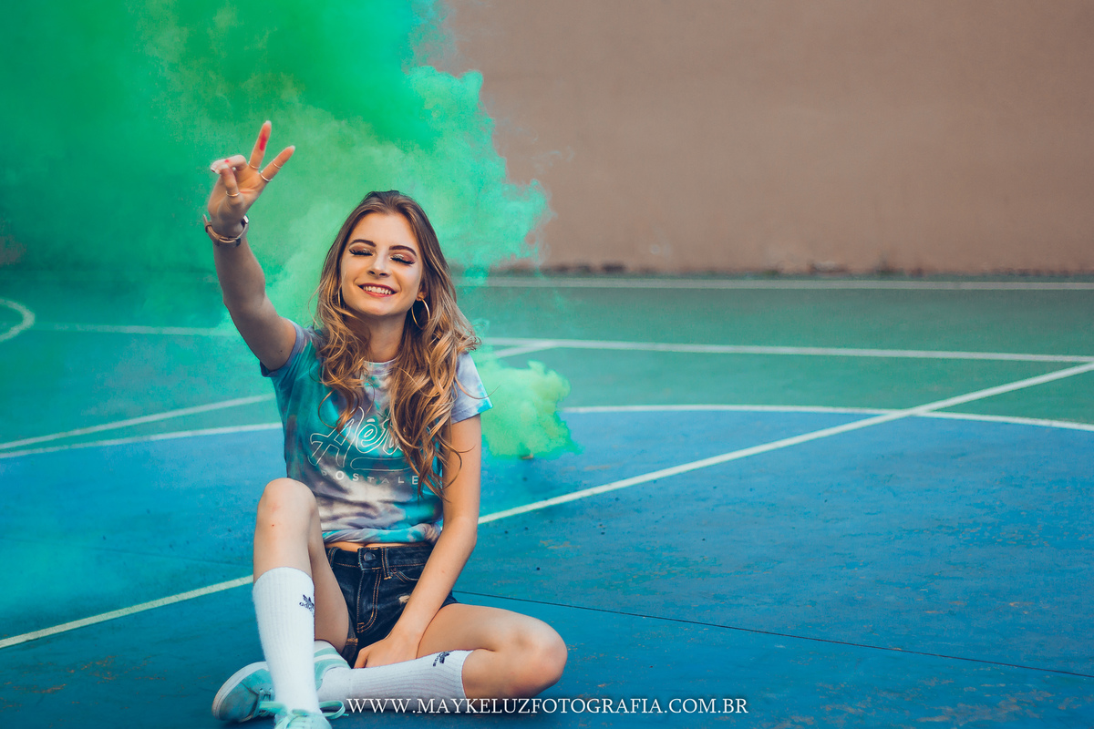 book de 15 anos com fumaça colorida