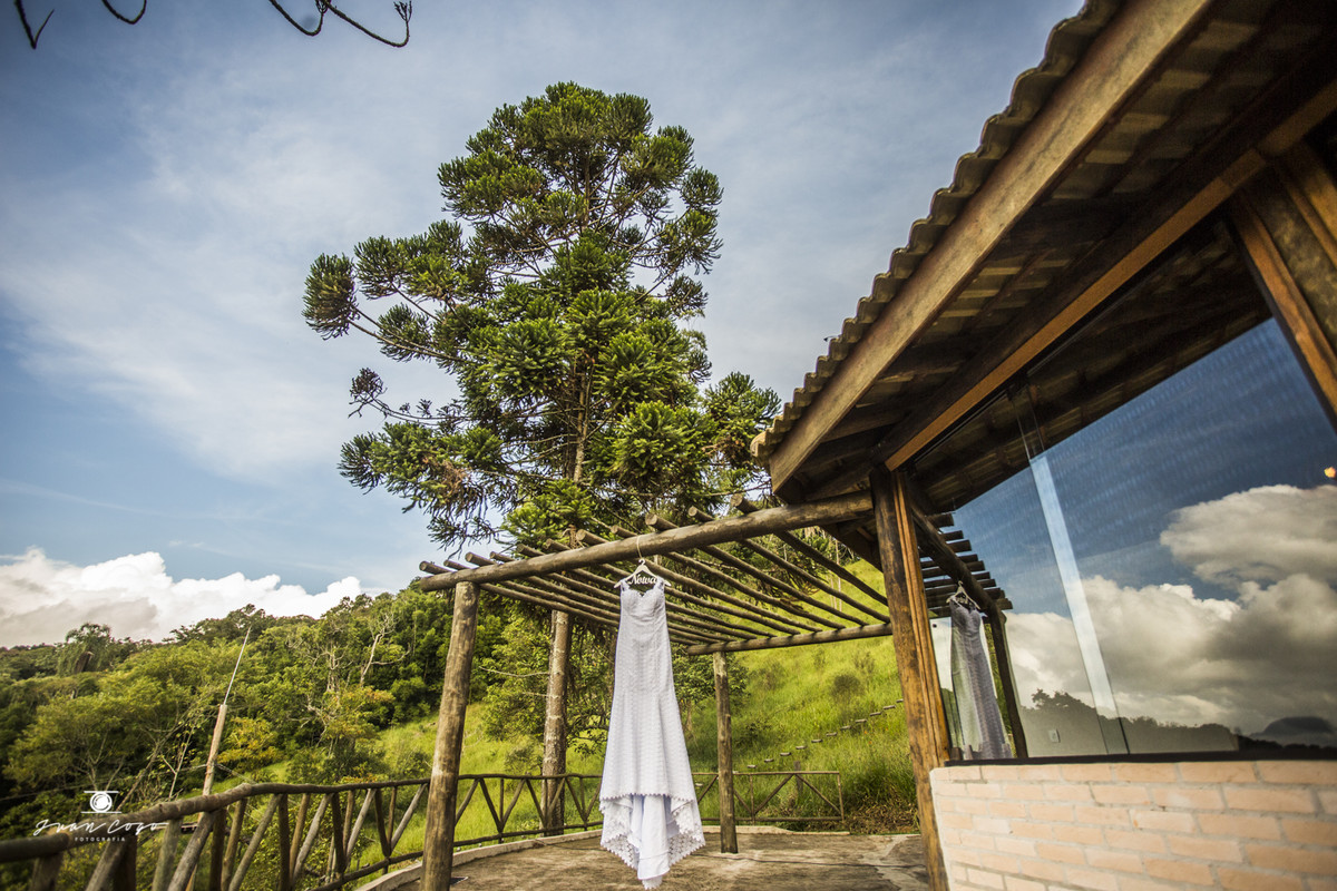 vestido da noiva pendurado