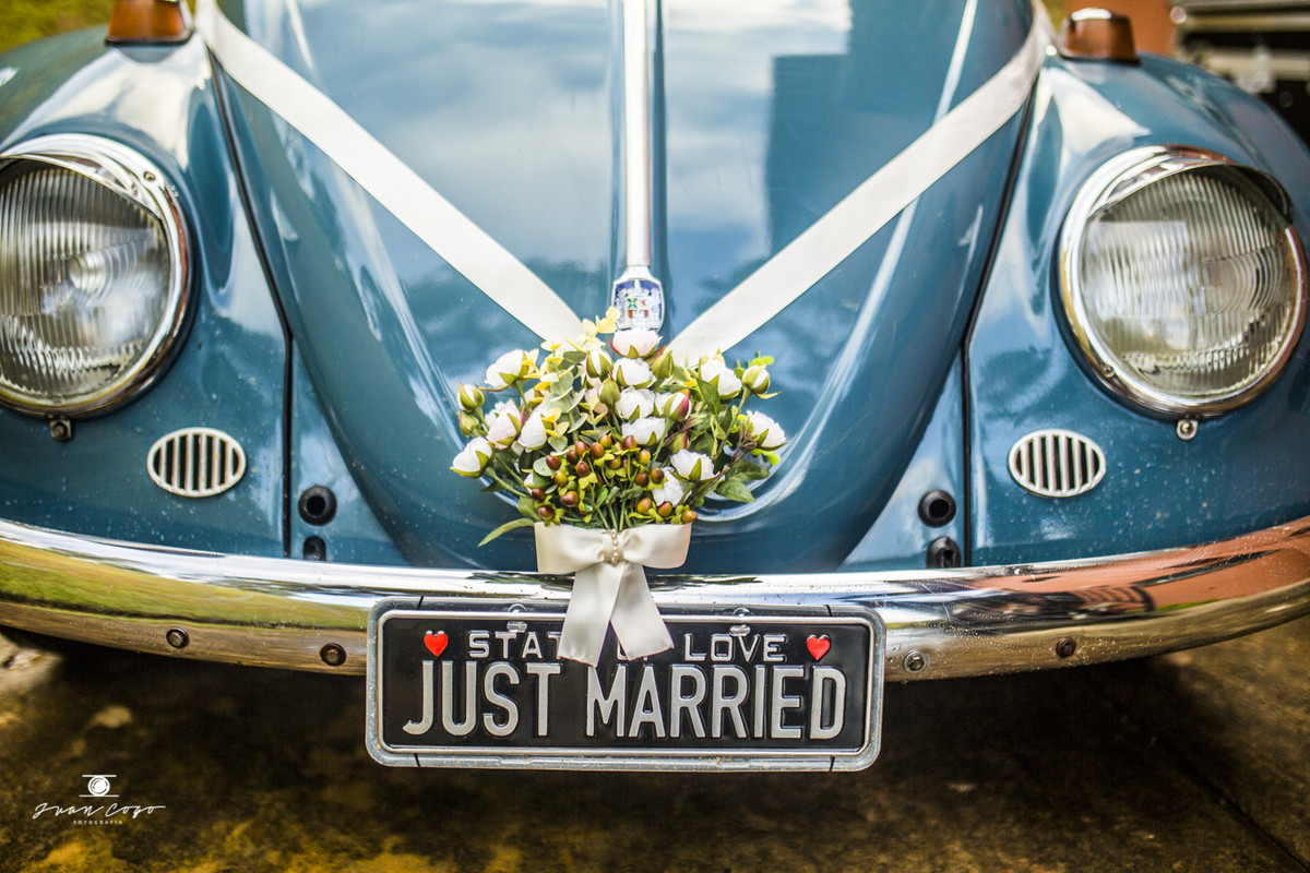 noiva entra de fusca no casamento