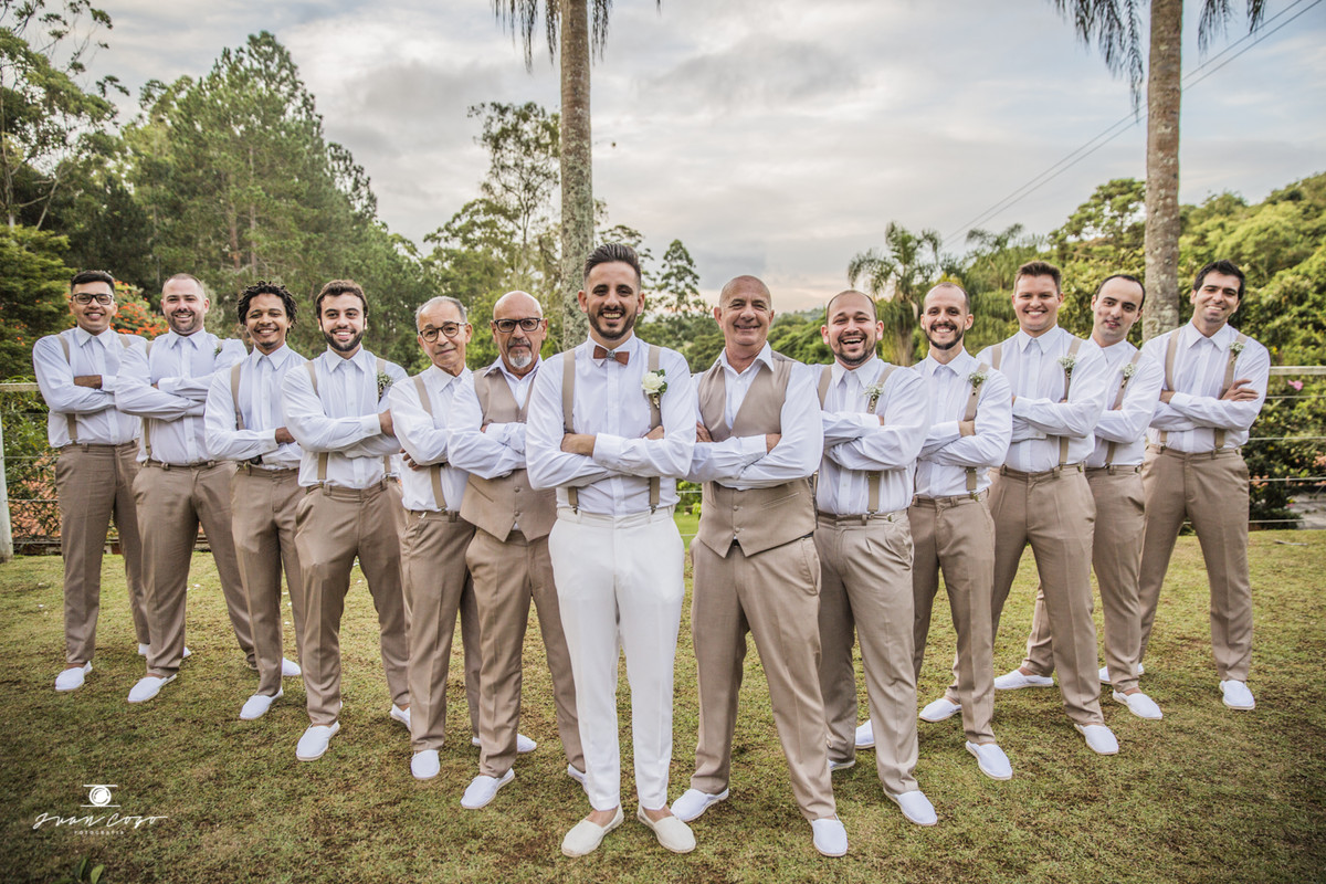 noivo com os padrinhos