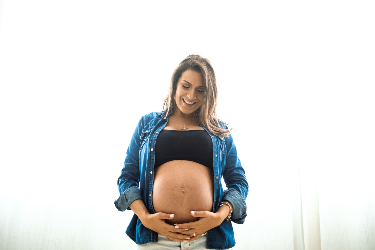 ensaio gestante cascavel dentro de casa