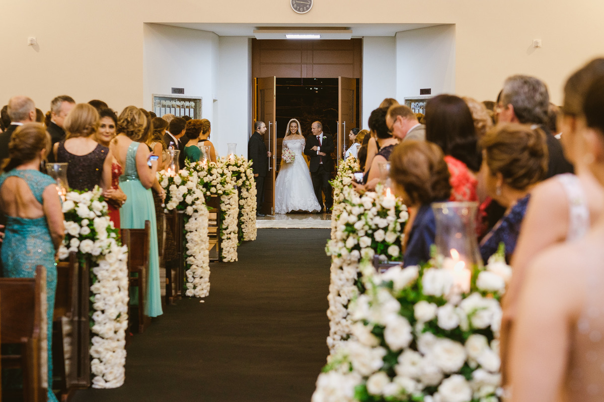 casamento igreja, foz do iguaçu, ão joão batista, noturno, quinta das marias, noiva entrando com seu pai