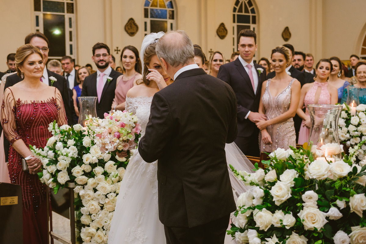 casamento igreja, foz do iguaçu, ão joão batista, noturno, quinta das marias, noiva emocionada