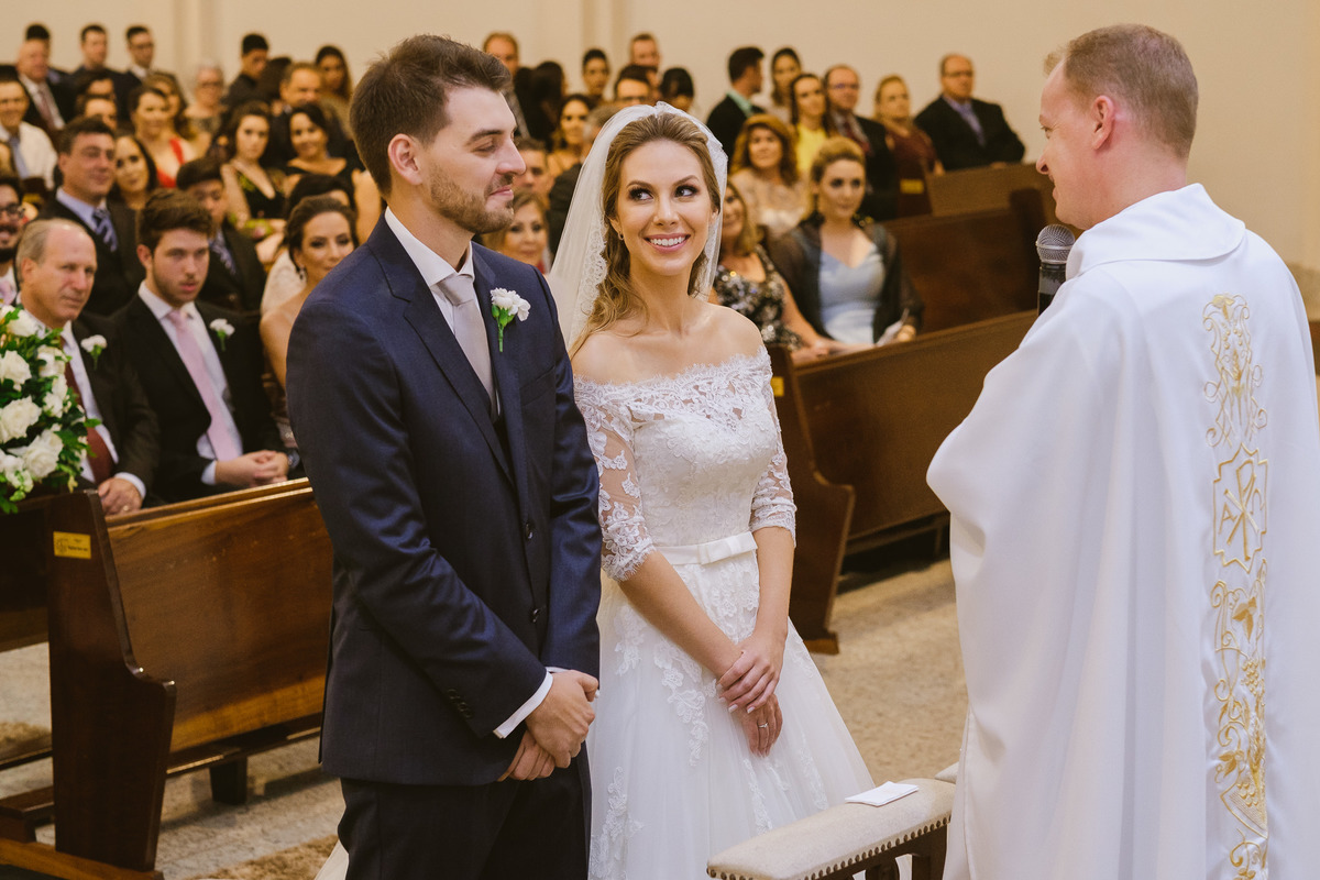 casamento igreja, foz do iguaçu, ão joão batista, noturno, quinta das marias, noivos se olhando