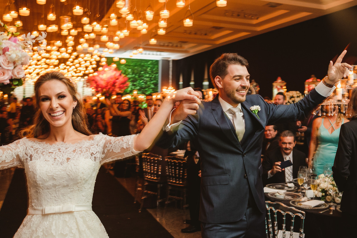 casamento igreja, foz do iguaçu, ão joão batista, noturno, quinta das marias, entrada dos noivos no salão