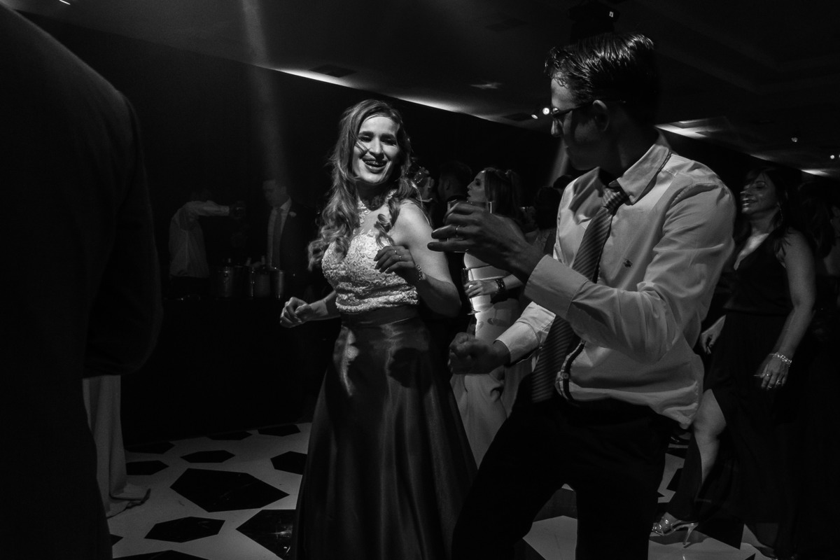 casamento igreja, foz do iguaçu, ão joão batista, noturno, quinta das marias, amigos da noiva se divertindo