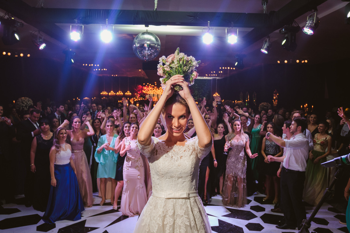 casamento igreja, foz do iguaçu, ão joão batista, noturno, quinta das marias, noiva jogando o buque