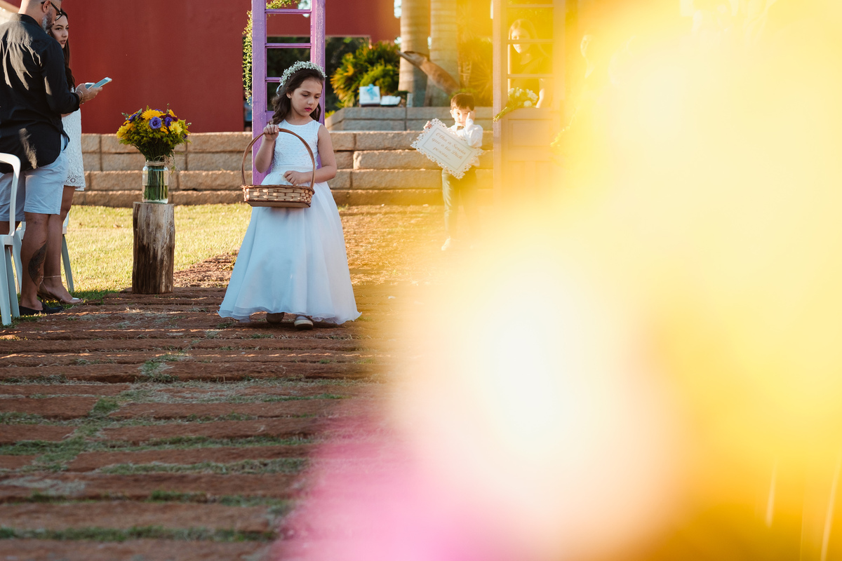 daminha entrando no casamento