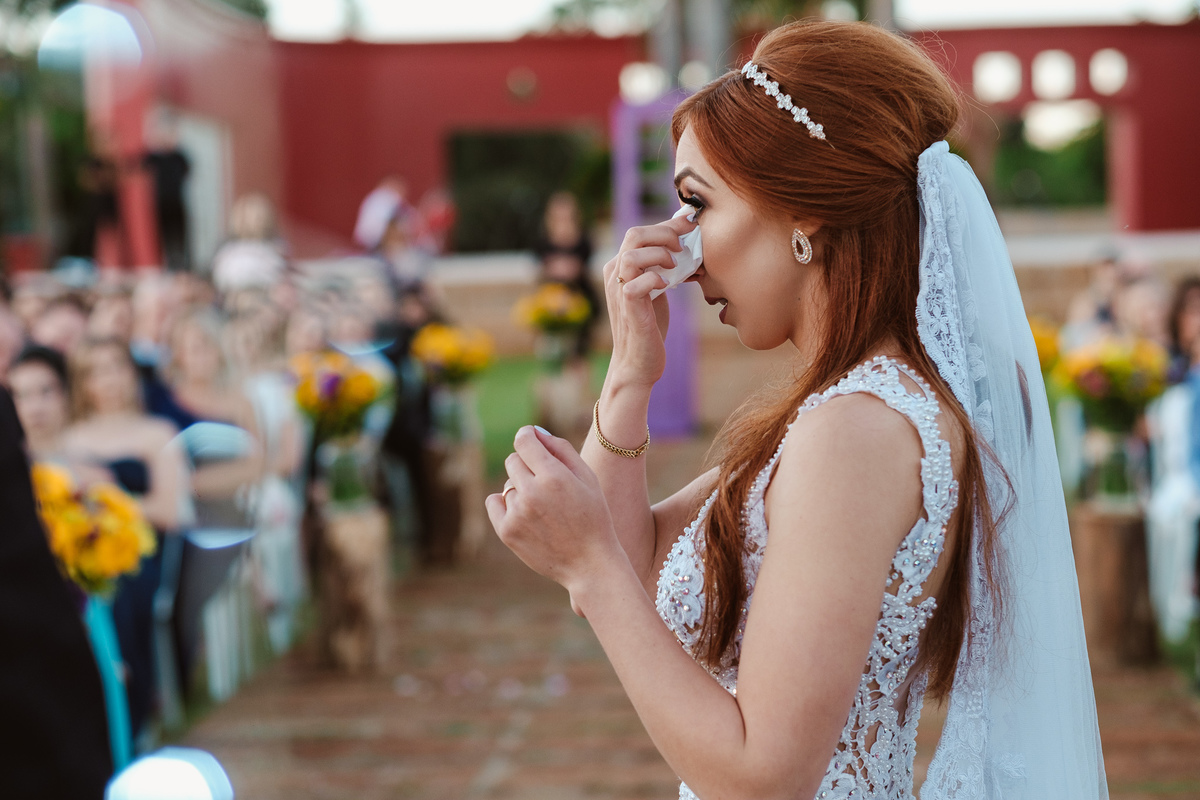 noiva emocionada